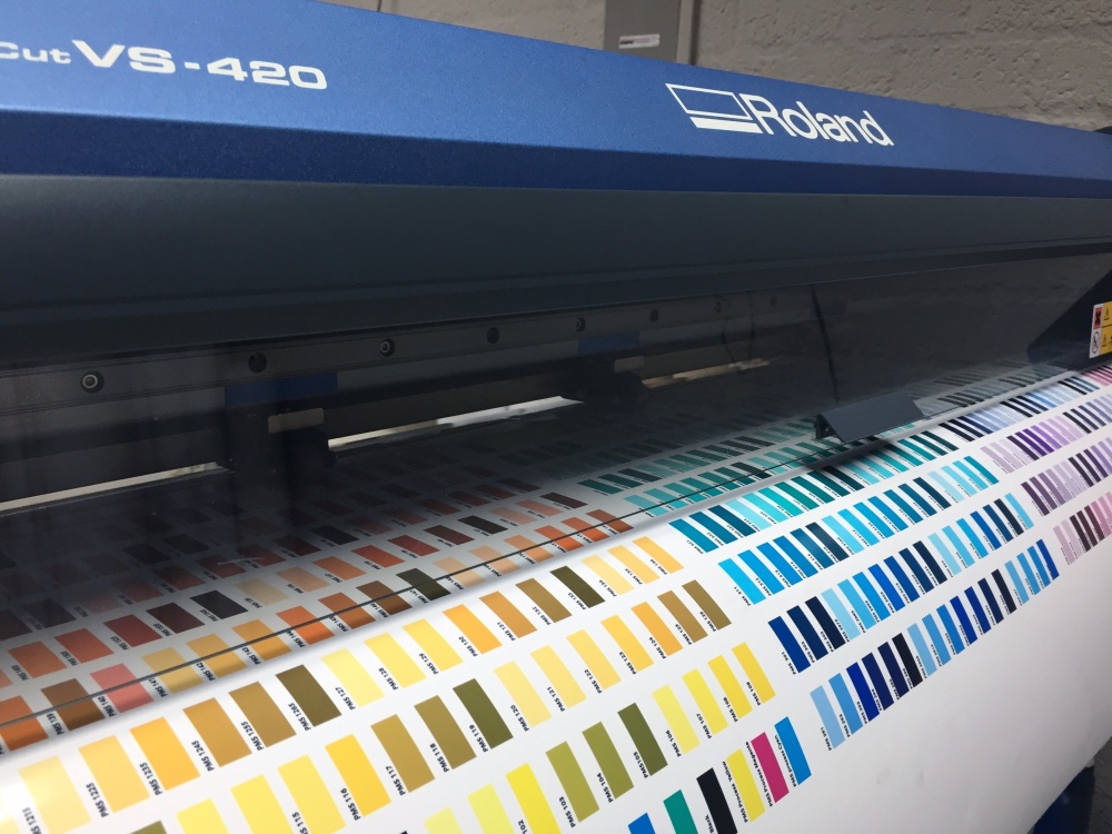 Productie van cadeausticker op rol in onze eigen fabriek